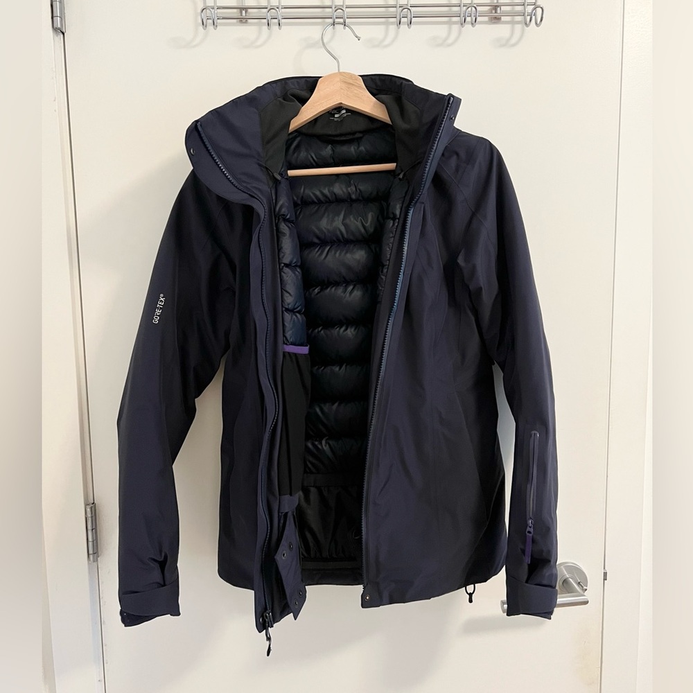 Women’s Arc’teryx Ski/Snowboard Jacket in Black Sapphire - Size S